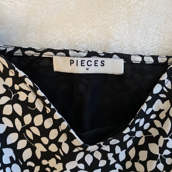 Tiered above knee patterned dress - Picture 3 of 3